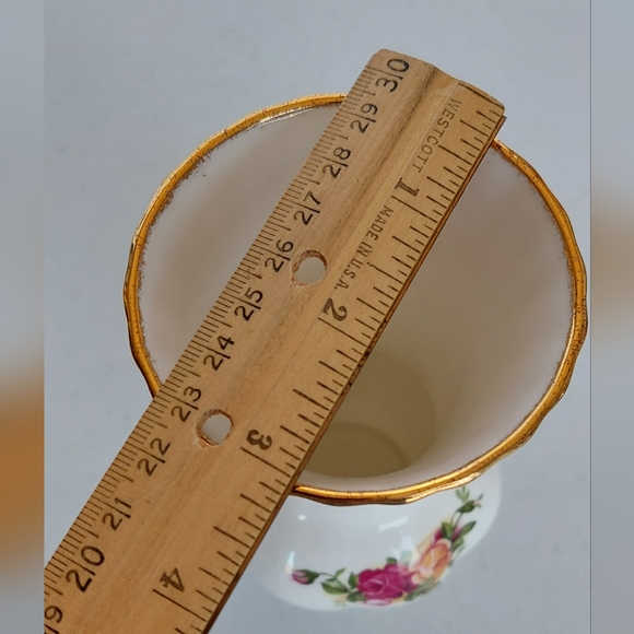 SOLD Royal Albert Old Country Roses Floral Vase Bone China Gold Trim - Picture 6 of 16